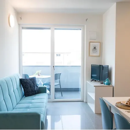 Apartment Civetta Blu, Blue Owl